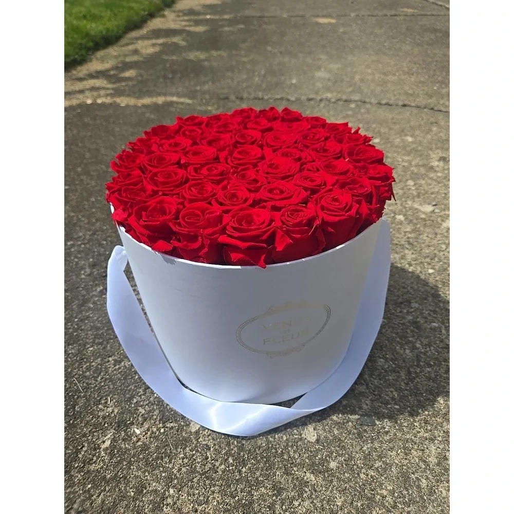 Venus et Fleur Red Roses Flower Box Arrangement Large White Container 40+ Roses